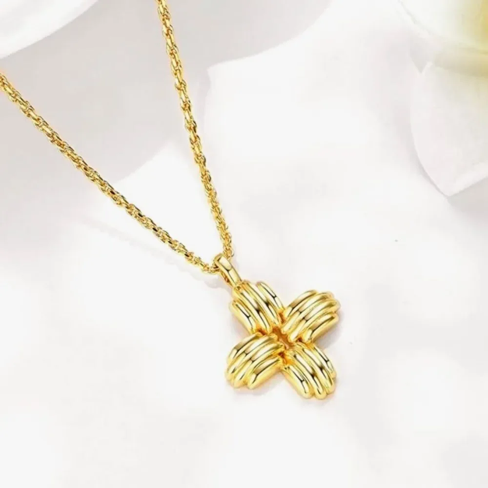 NEW 18K Gold Plated Elegant Gold Necklace